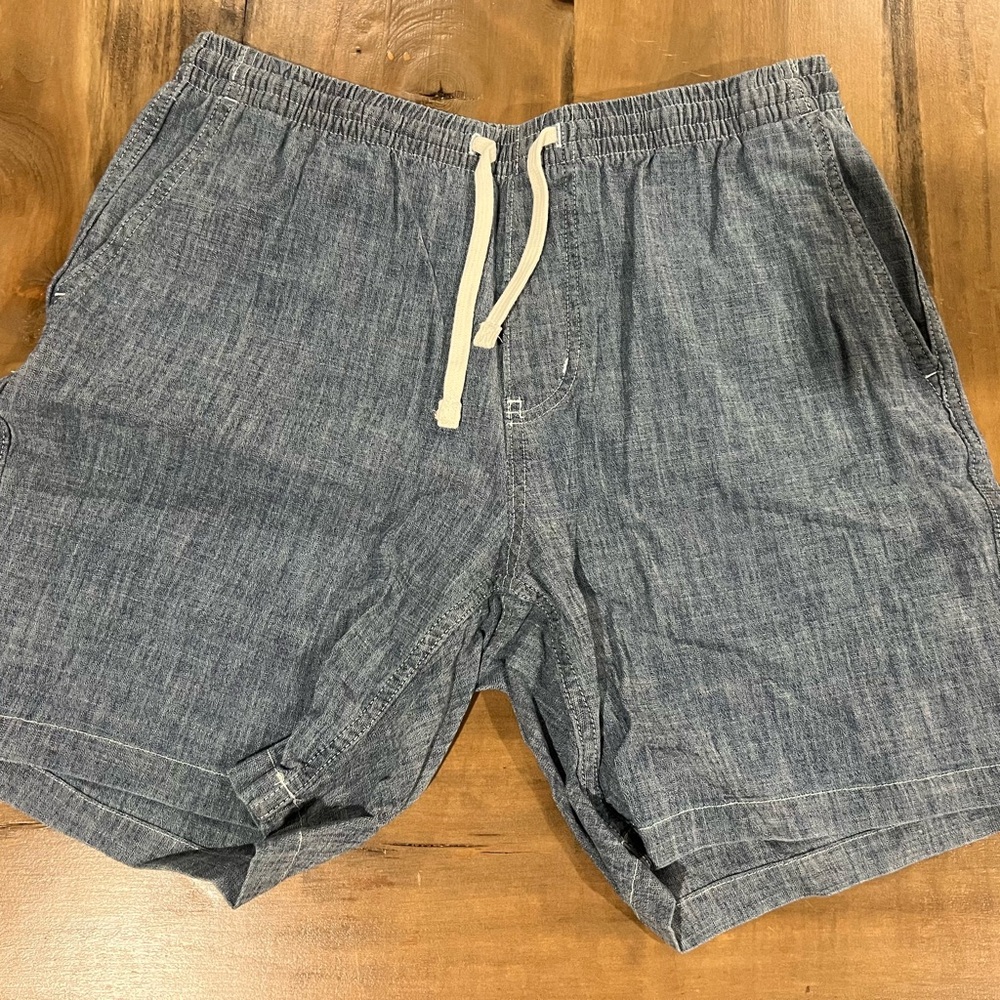 Lands’ End Men’s Chambray Drawstring Shorts, Size Small w/ 6” Inseam, Light Blue
